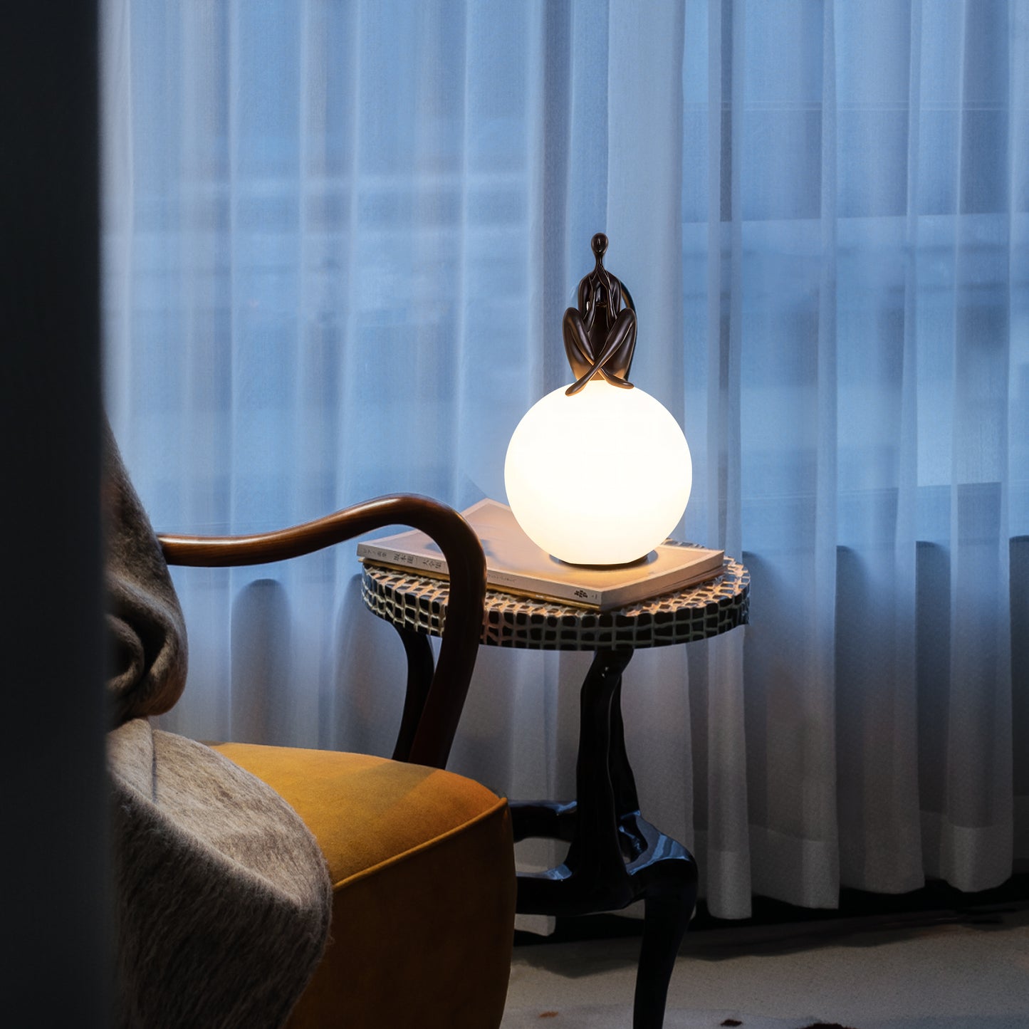 Statue Deco Table Lamp-B